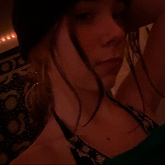 Meet your posher, Alivia - Picture 2 of 4